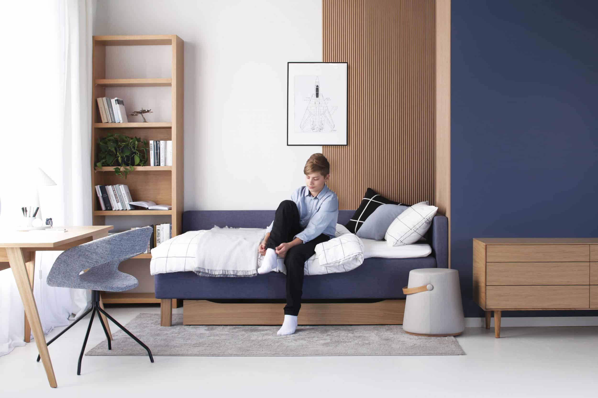 junior-gulta-teo-galds-eden-kumode-pufs-alex-plaukts-interjera-ar-modeli